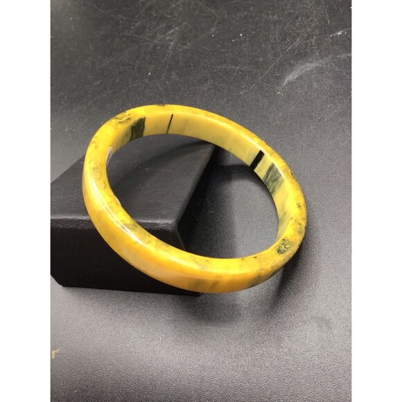 Unusual Color Bakelite Bangle Marbled Yellow Black Square Edge Bracelet - Picture 2 of 6